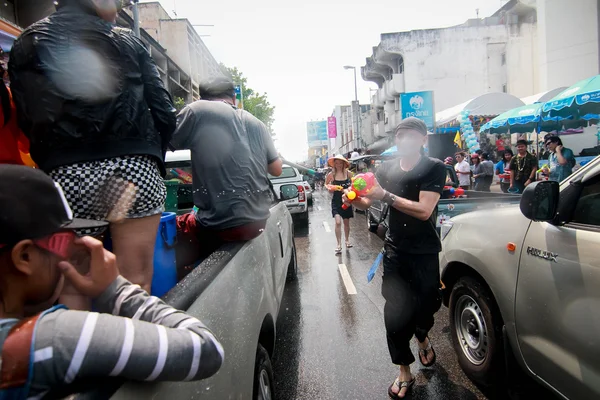 CHIANG MAI TAILANDIA-ABRIL 13: Chiang mai Songkran festival. Forei. —  Fotos de Stock