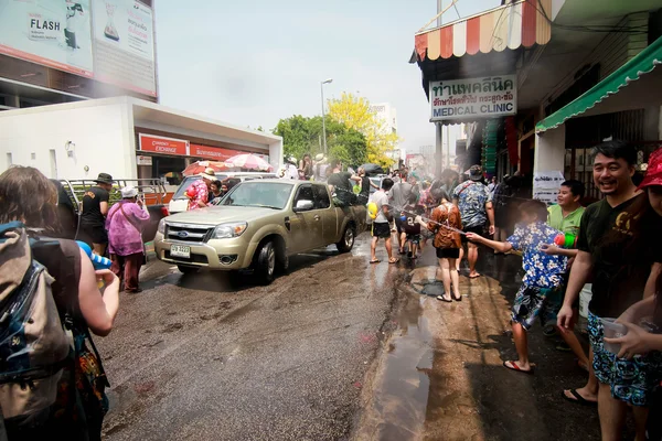 CHIANG MAI TAILANDIA-ABRIL 13: Chiang mai Songkran festival. Forei. —  Fotos de Stock