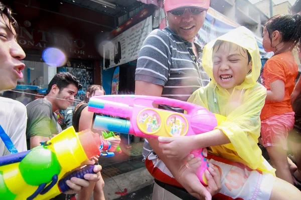 CHIANG MAI THAILAND-ABRIL 13: Chiang mai Festival de Songkran. Forei. — Fotografia de Stock