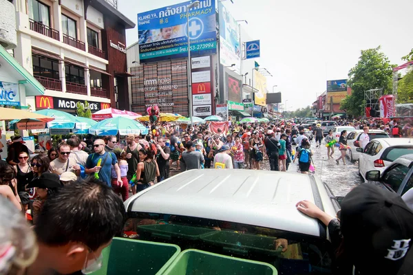 CHIANG MAI TAILANDIA-ABRIL 13: Chiang mai Songkran festival. Forei. —  Fotos de Stock