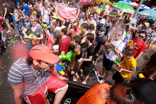 Chiang Mai Thailand-April 13:Chiang mai Songkran festival. Forei — Stockfoto