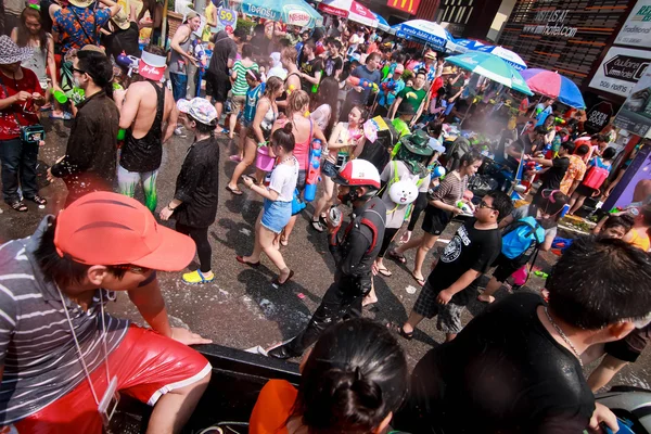 CHIANG MAI THAILAND-ABRIL 13: Chiang mai Festival de Songkran. Forei. — Fotografia de Stock