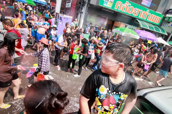 CHIANG MAI THAILAND-ABRIL 13: Chiang mai Festival de Songkran. Forei. — Fotografia de Stock