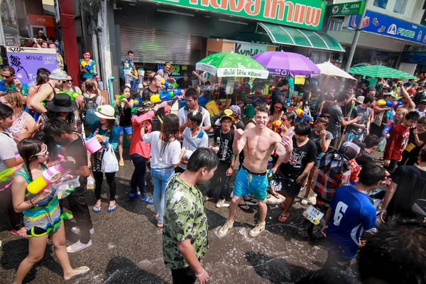 CHIANG MAI THAILAND-ABRIL 13: Chiang mai Festival de Songkran. Forei. — Fotografia de Stock