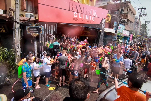 CHIANG MAI THAILAND-ABRIL 13: Chiang mai Festival de Songkran. Forei. — Fotografia de Stock