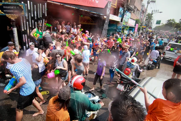 CHIANG MAI THAILAND-ABRIL 13: Chiang mai Festival de Songkran. Forei. — Fotografia de Stock