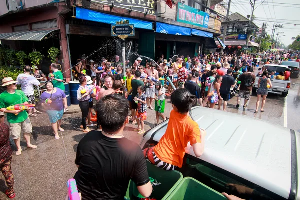 CHIANG MAI THAILAND-ABRIL 13: Chiang mai Festival de Songkran. Forei. Fotos De Bancos De Imagens Sem Royalties