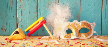 Web sitesi banner arka plan Purim kutlama kavramı (Yahudi karnaval tatil). seçici odak. Filtre vintage