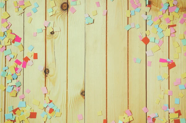 Party bakgrund med färgglada konfetti — Stockfoto