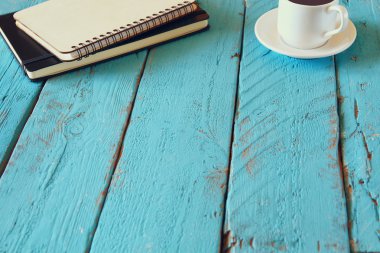 Üstten Görünüm görüntü kahve yanındaki boş defter