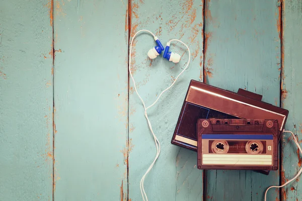 Cassette and old tape player over wooden background. retro filter — Stock Photo, Image