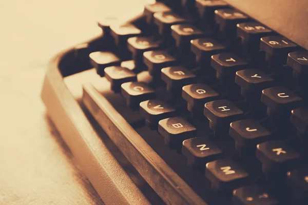 Image rapprochée des touches de la machine à écrire. vintage filtré. focus sélectif — Photo
