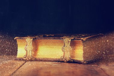 antika hikaye kitabı düşük anahtar görüntüsü. vintage filtre. Seçici