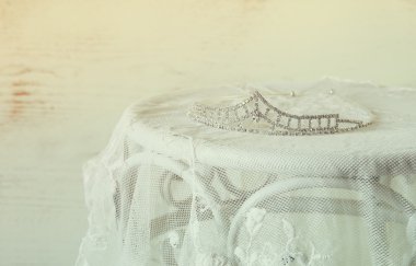 elmas taç vintage tablo görüntüsü