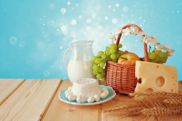 görüntü süt ürünleri ve meyve