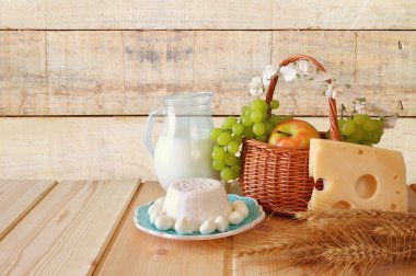 görüntü süt ürünleri ve meyve
