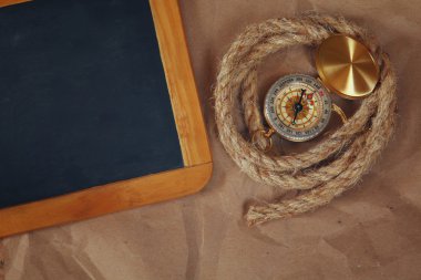 Pusula, ip ve boş yazı tahtası Üstten Görünüm