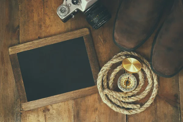 Compass, rope, hiking boots,old camera and blank blackboard — Stock Photo, Image