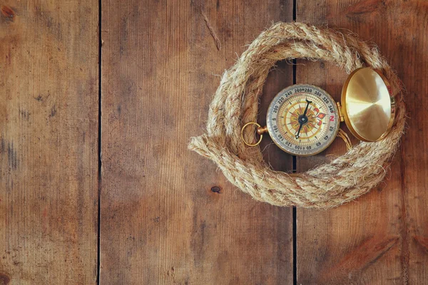 Pusula ve ip Üstten Görünüm