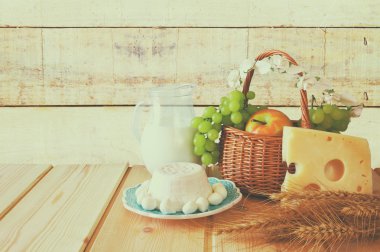 görüntü süt ürünleri ve meyve