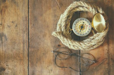 Pusula, ip, eski gözlük Üstten Görünüm