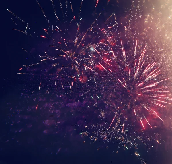 Absztrakt holiday háttér, a gliiter fények és a tűzijáték overlay — Stock Fotó