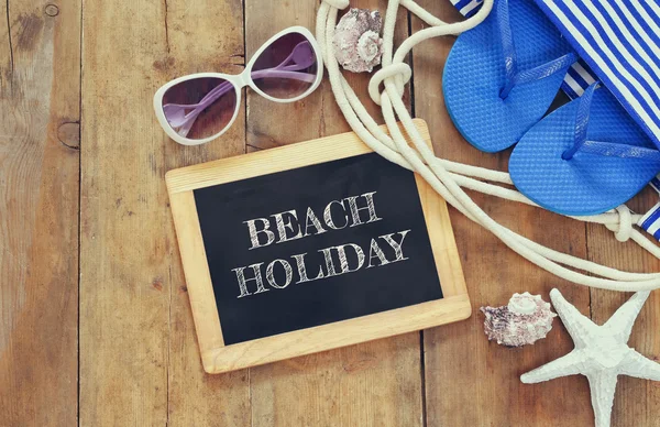 Beach accessories and blackboard with with quote — Stock Photo, Image