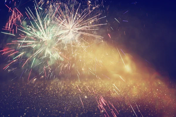 Absztrakt holiday háttér, a csillogó fények és a tűzijáték sablon — Stock Fotó