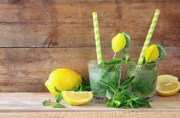 Frischer Mojito an der Bar — Stockfoto