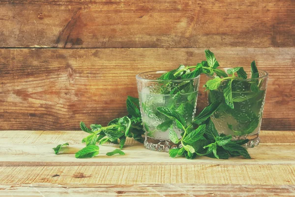 Frischer Mojito an der Bar — Stockfoto