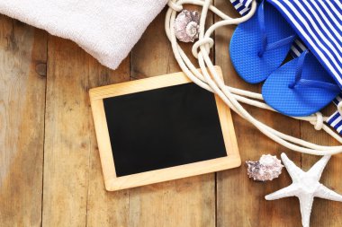 plaj aksesuarları ve yazı tahtası