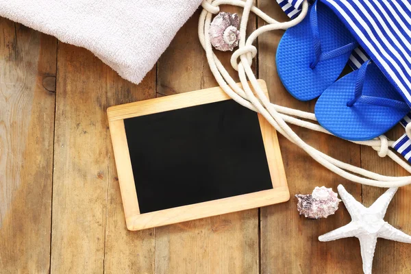 plaj aksesuarları ve yazı tahtası