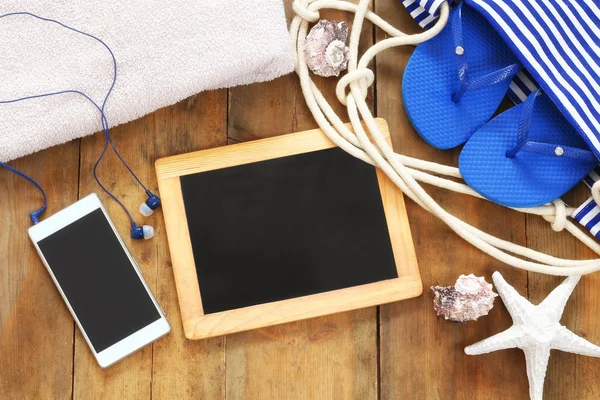 plaj aksesuarları ve yazı tahtası