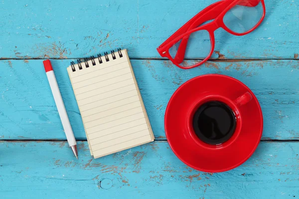 Cuaderno abierto con páginas en blanco — Foto de Stock