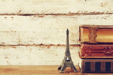 Dekoratif Eyfel Kulesi görüntüsünü 