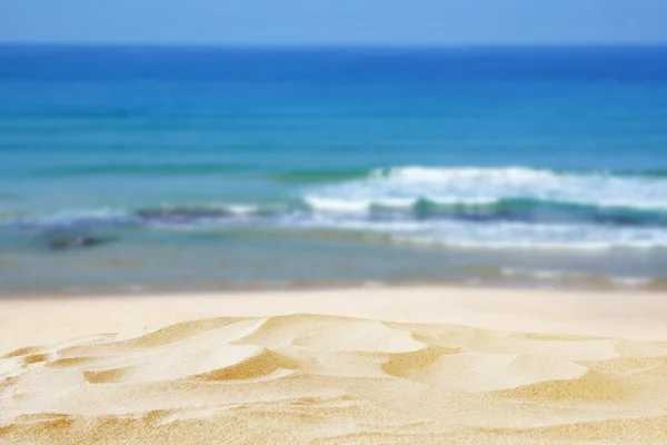 Playa de arena vacía frente al fondo marino de verano — Foto de Stock