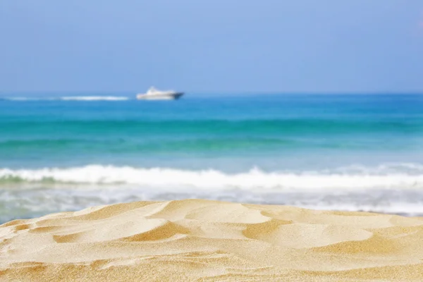Yaz deniz arka plan önünde boş kum plaj — Stok fotoğraf