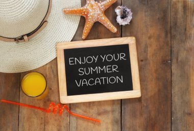 teklif ve plaj aksesuarları ile yazı tahtası