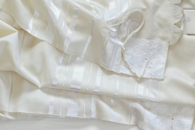 Dua şal - Tallit, Yahudi dini sembolü beyaz