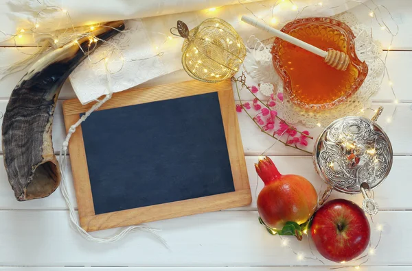 Rosh hashanah (jewesh New Year) concept. Traditional symbols — Stock Photo, Image