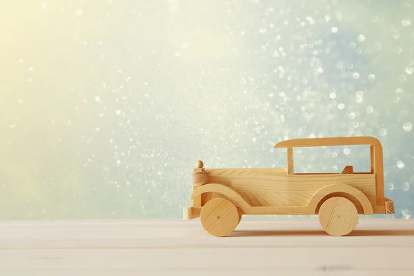 Staré dřevěné autíčko dřevěný stůl — Stock fotografie