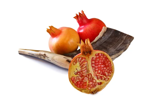 Horn and pomegranates. Rosh hashanah (jewish New Year) symbols — Stock Photo, Image