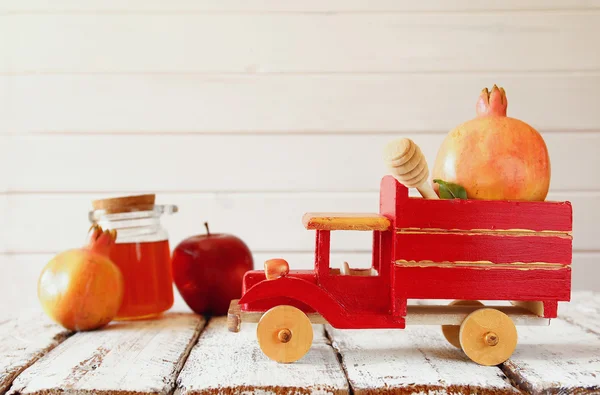 Rosh hashaná (Año Nuevo judío) concepto. Símbolos tradicionales — Foto de Stock