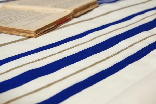 Prayer Shawl - Tallit, jewish religious symbol. Selective focus — Stock Photo, Image