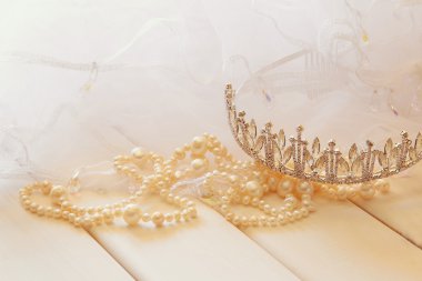 White pearls necklace and diamond tiara