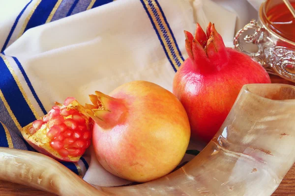 Rosh hashanah (jewish New Year) concept. Traditional symbols — Stock Photo, Image