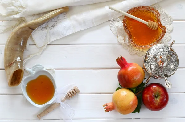 Rosh hashanah (jewish New Year) concept. Traditional symbols — Stock Photo, Image