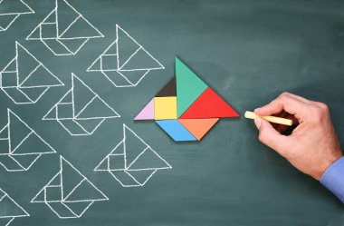 Liderlik yaratıcılık kavramı. Erkek el çizim tekneler