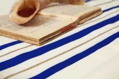 Dua şal - Tallit, Yahudi dini sembol. Seçici odak.