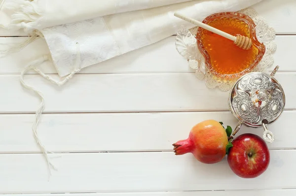 Rosh hashanah (Yahudi yeni yılı) kavramı. Geleneksel semboller — Stok fotoğraf